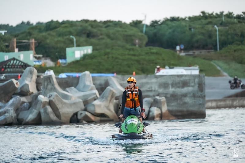 救援利器水上摩托車報到 臺東水域觀光更安全 協勤機動性更強