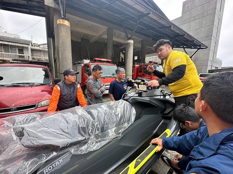 救援利器水上摩托車報到 臺東水域觀光更安全 協勤機動性更強