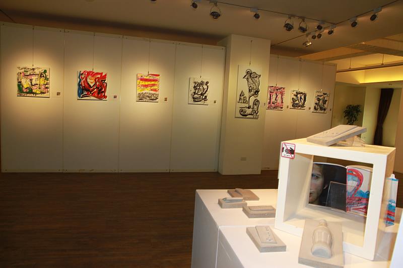 元培舉辦斯洛伐克當代藝術展展場一景.JPG