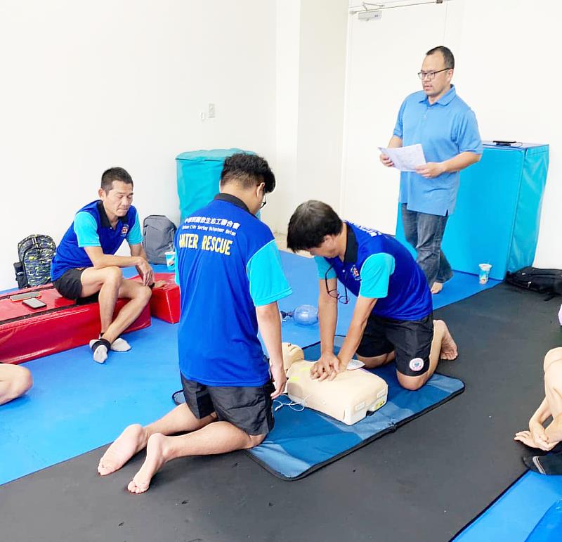 中華民國救生志工聯合會水上急救課程，倡導人人都會緊急救助推廣計畫，T-SoX與新北市政府體育局「運動熱點」將推動基礎免費救護課程。