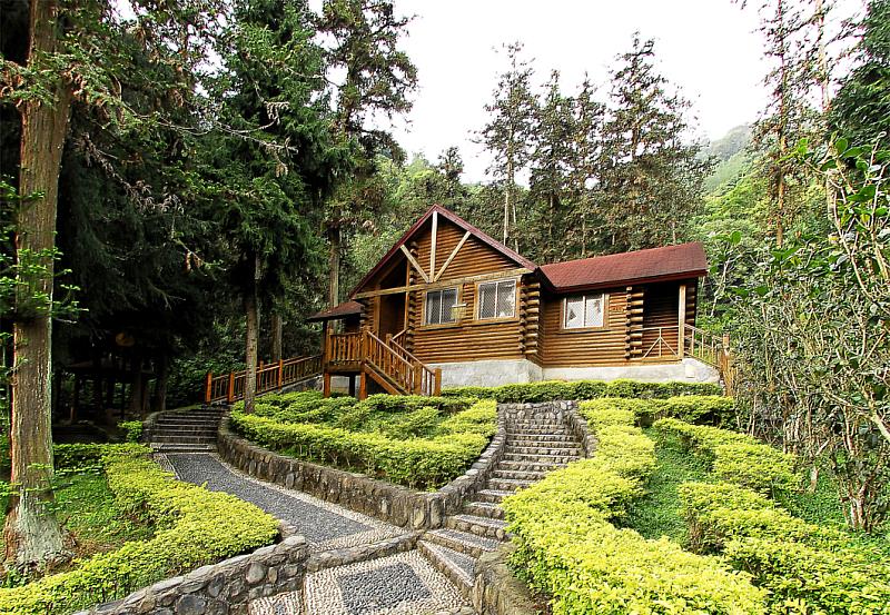 陸海空恁您遊日月潭青年活動中心