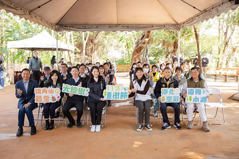 新竹市政府在植樹節舉辦「新竹好植感」植樹活動，由市長高虹安帶領小朋友們，一起種下希望樹苗「光臘樹」