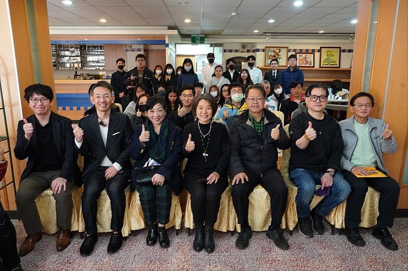 圖／北海道美唄市政府一行人到中華大學”敘舊”，交流當地農產與在地創生。