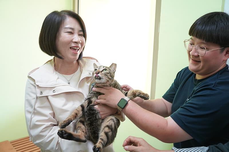 縣長周春米極力推動動物福利及保護觀念向下札根