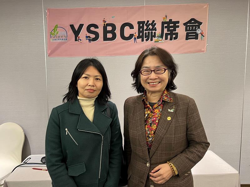 Photo of Ms. Philippa Tsai (right), President of the Foundation for Yunus Social Business Taiwan, and Ms. Sin-shuan Huang (left), Chief of the Planning and Career Counseling Division of Youth Development Administration, Ministry of Education.