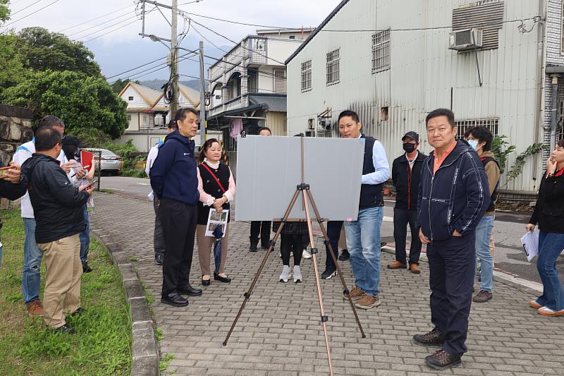 花蓮縣政府建設處鄧子榆處長簡報道路改善方案。