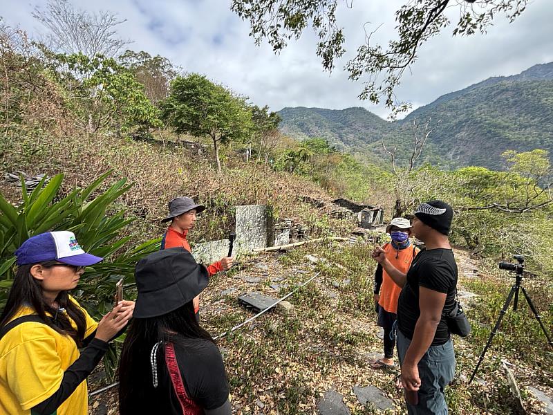 部落石板屋遺址導覽