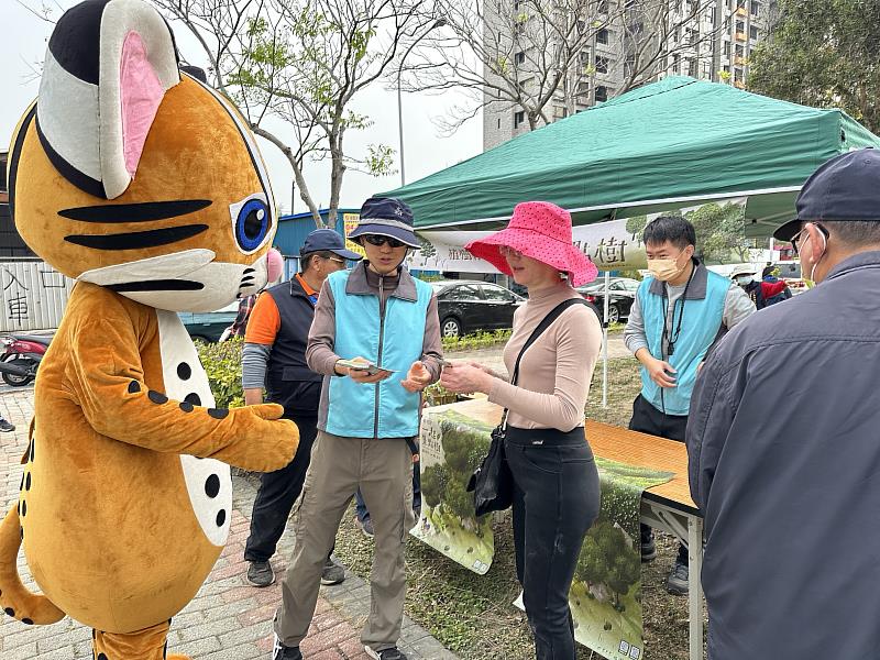 現場還有臺中分署的石虎大使一起進行人與野生動物和諧宣導