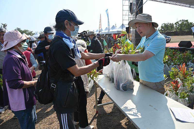 臺東縣113年「一起集點樹」植樹月活動登場 饒慶鈴邀民眾一起種樹 打造森林之都