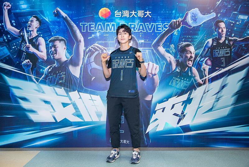 台灣大運動家族選手林郁婷首次為P.LEAGUE+開球。