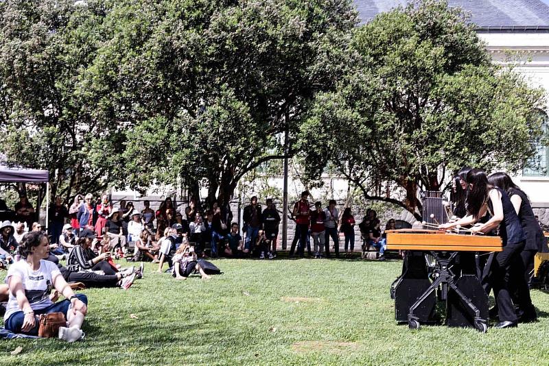 3月16日下午的戶外推廣活動「Culture Beats」，在奧克蘭鬧區的Aotea Square舉行，許多民眾更興奮地表示，這是他們第一次近距離欣賞打擊樂的演出，完全是超乎想像的震撼！
