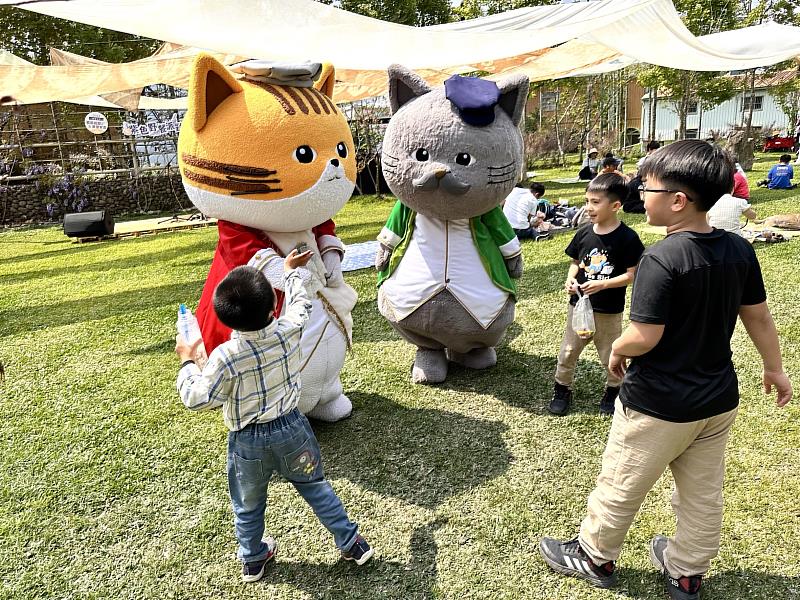 瑞里紫藤花紫色野餐登場 吸引遊客共享春日美好