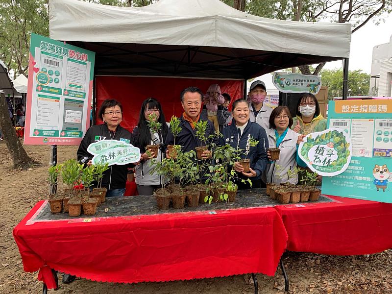 林業保育署嘉義分署3月30、31日於嘉義縣政府前廣場、嘉義市北香湖公園廣場辦理2場次公益贈苗活動