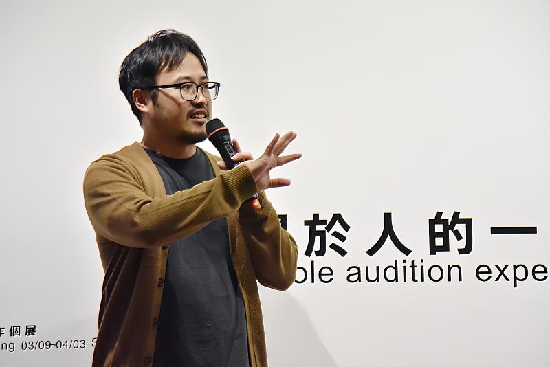金車文藝中心藝術總監張瑋特稱許陳岳宏的作品數量品質俱佳。