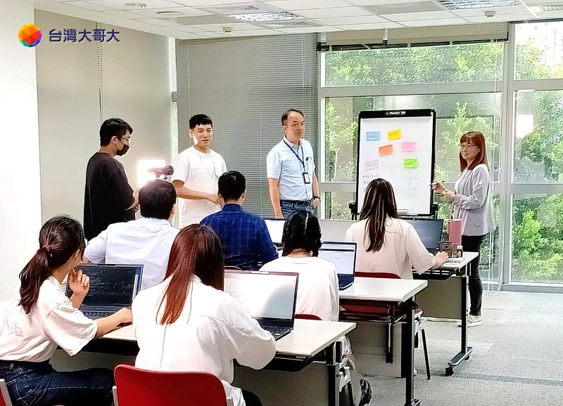 台灣大X AppWorks School育才新模式  各科系皆有望轉職IT領域 台灣大培訓Java工程師  通過考核獲10.9萬元獎勵金