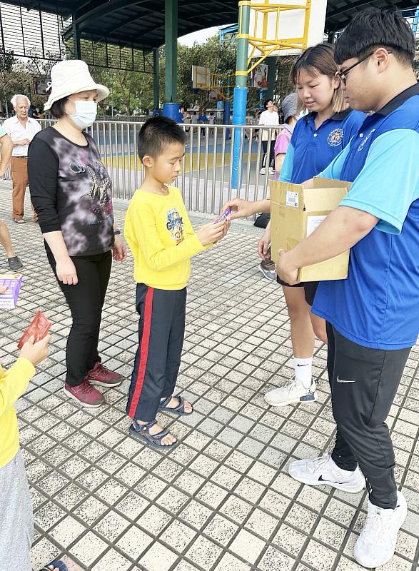 T-SoX飈動健康中心，提供免費營養補給品「脈衝PLUS」分送參與來賓。