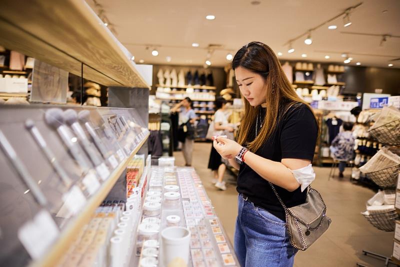 KANTAR凱度消費者指數發布最新《2023年第四季台灣民生消費品市場趨勢報告》，分析台灣FMCG市場局勢。
