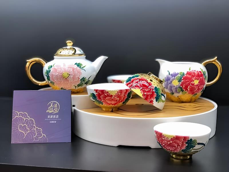 《美湛龍翔,雲瓷輝煌-張美雲法華鎏金個展》作品搶先看--富貴圓滿壺組