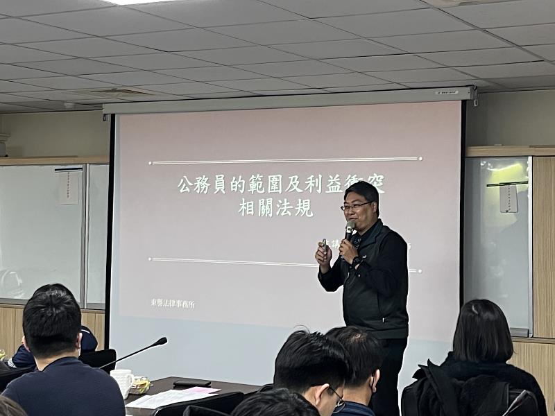 東譽法律事務所張繼圃律師主講「受委託執行公權力協力廠商應有正確法律智識」。