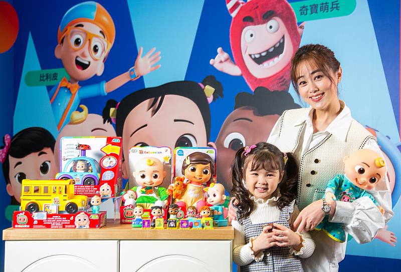 Moonbug知名兒童IP《CoComelon可可瓜瓜》及各系列官方授權周邊商品，將陸續引進台灣，於momo購物網上架販售。