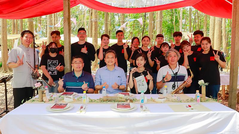 崑山科大參與「灰熊綠展集」，餐飲系師生融合台南小吃打造創意餐點