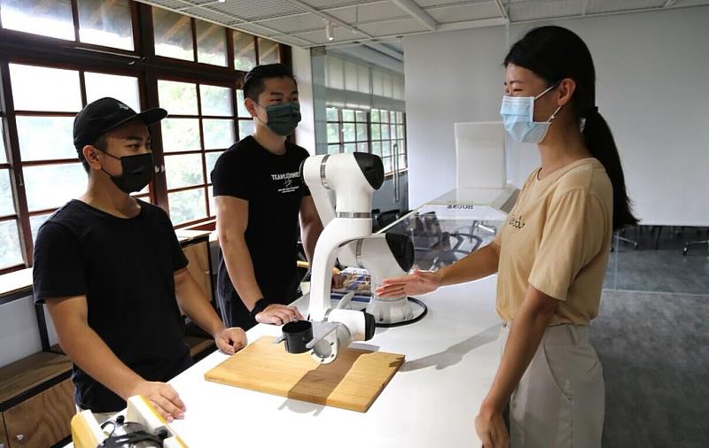 大學甄選入學放榜結果出爐，東海大學無懼全國缺額再創新高，招生逆勢衝高接近滿招。