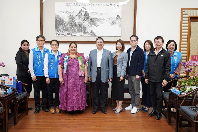 馬紹爾駐台大使卡蒂爾今(21日)拜會新竹縣長楊文科及縣府團隊，就雙方潛在合作及建立姊妹市交流。