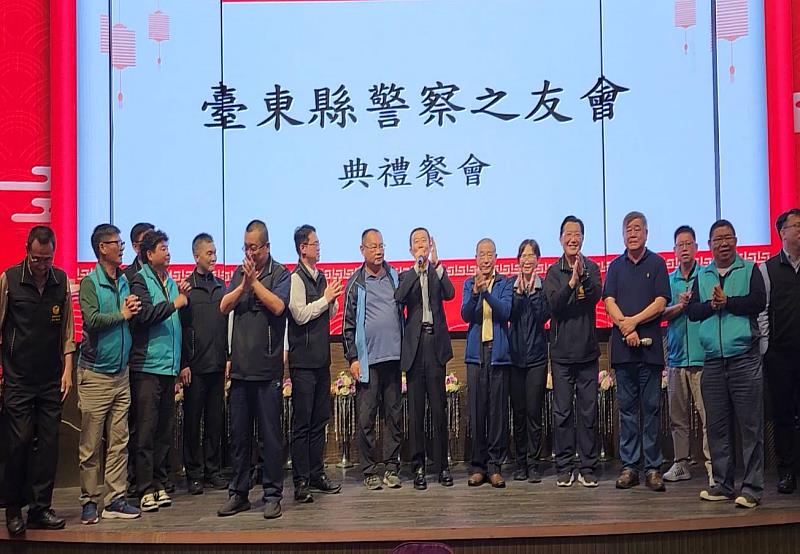 臺東縣警察之友會年度會員大會 縣警局員工消費合作社捐贈清算結存公積金支票