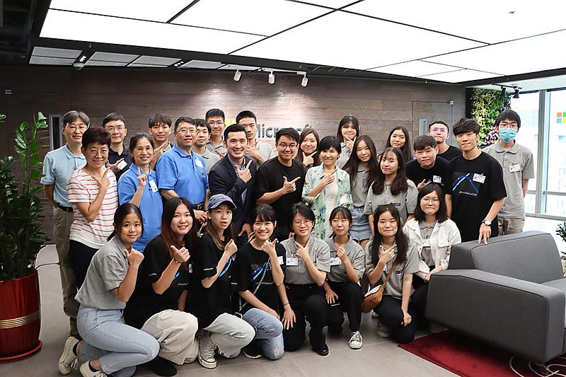112年6月19日淡江大學微軟校園雲端學生大使CSA應邀參觀微軟。