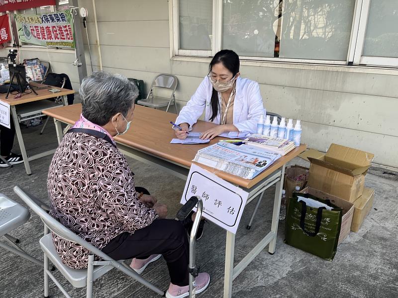 屏東縣政府鼓勵民眾定期做篩檢，辦理免費健康篩檢活動