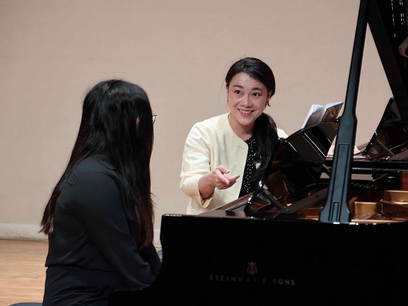 胡瀞云除了針對技藝上的指導，也同時鼓勵學生深度探索未來音樂的新可能，明白自身追求的價值與意義。