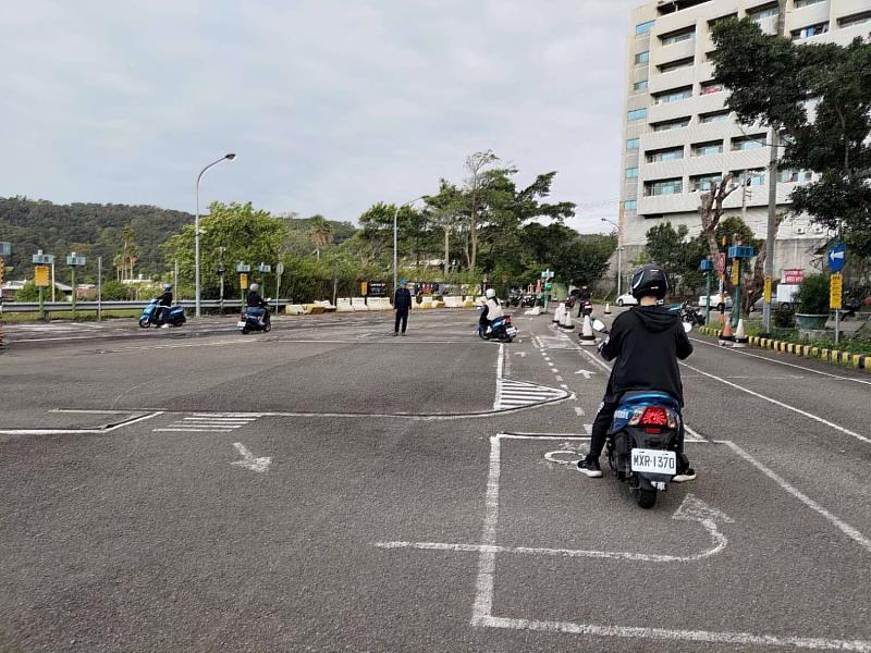 「機車考照駕訓班訓練補助計畫」示意照片