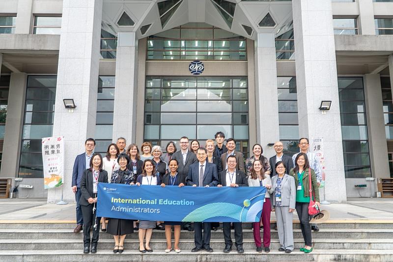 美國傅爾布萊特國際教育主管參訪團（The Fulbright International Education Administrators, IEA）去年三月，於疫情後首度出訪，就選擇訪問國立暨南國際大學。今年再度率團拜訪暨大，顯見美方對於暨大的重視。