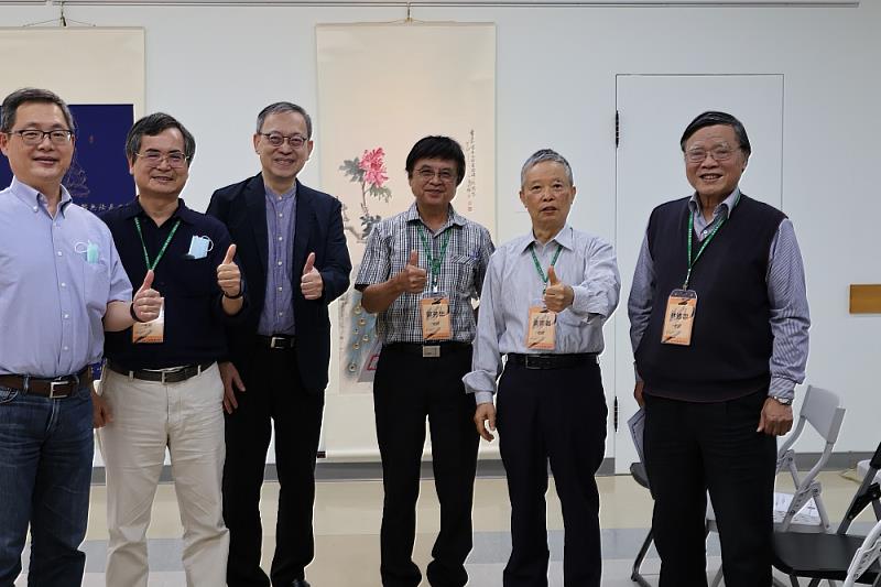 比賽邀請台灣藝術大學前副校長林進忠教授（右一）、高雄師範大學郭芳忠教授（右三）及其他老師擔任評審