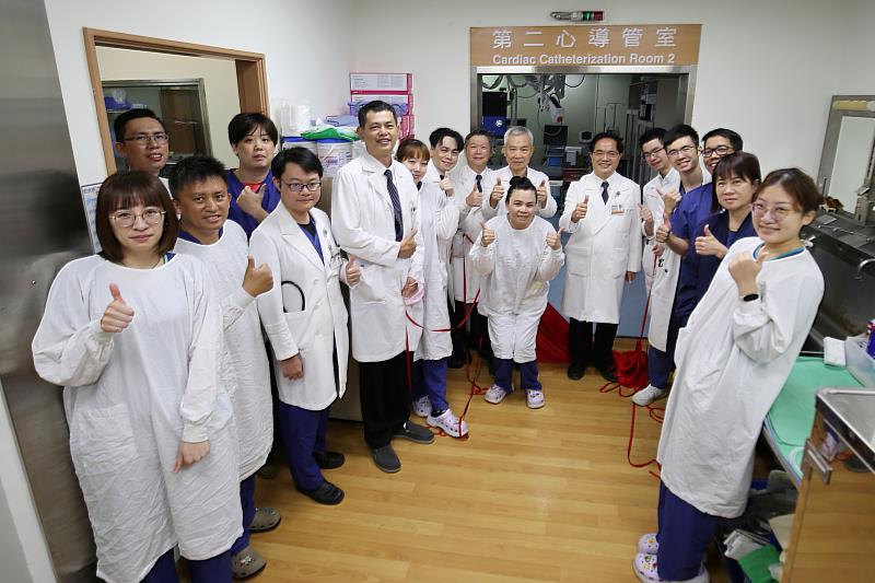 為了提供病人更精準的治療，花蓮慈濟醫院第二心導管室將使用15年的「心臟血管攝影X光機」升級更新完成，並於今日(26日)舉辦揭幕儀式。