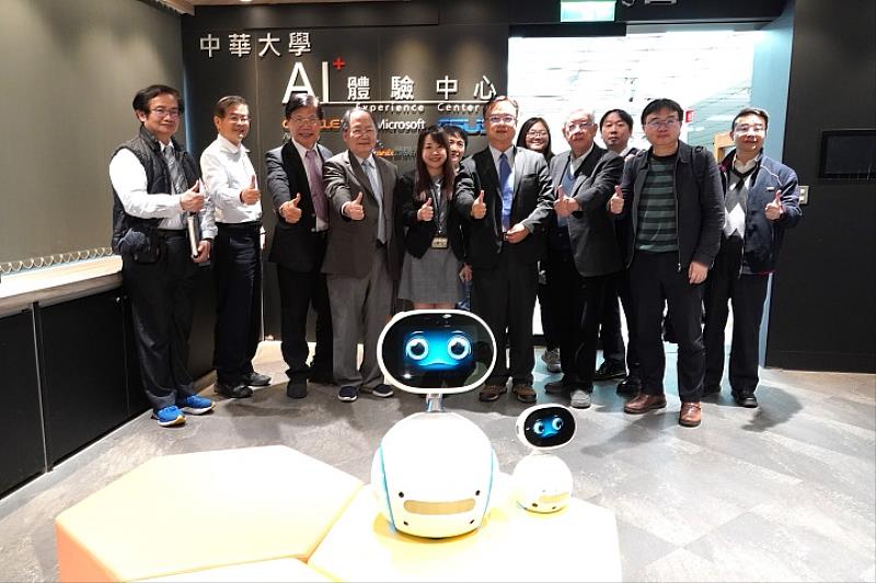 圖／中研院陳力俊院士率領中技社等專家參訪中華大學AI+體驗中心及元宇宙。