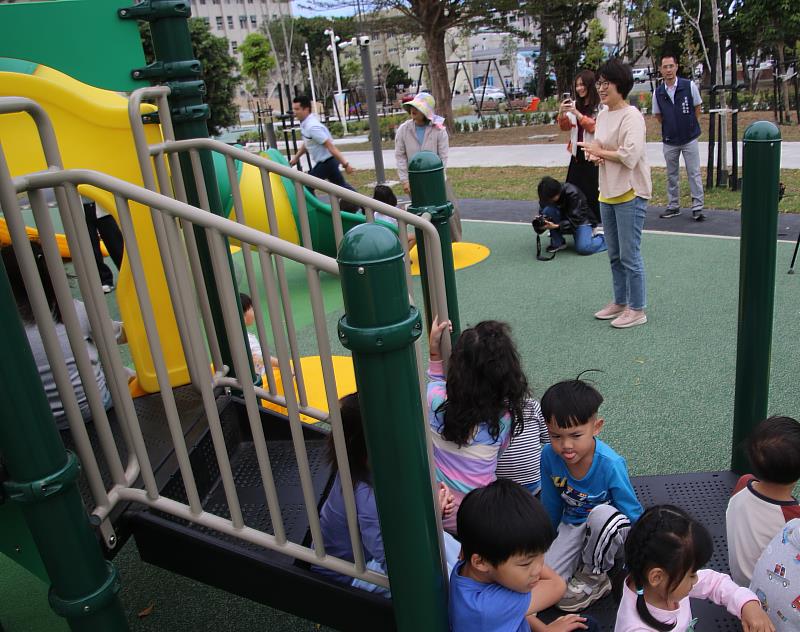 不一樣的兒童節禮物 臺東兒童運動公園幼齡遊戲場啟用！縣長饒慶鈴邀親子玩樂放電