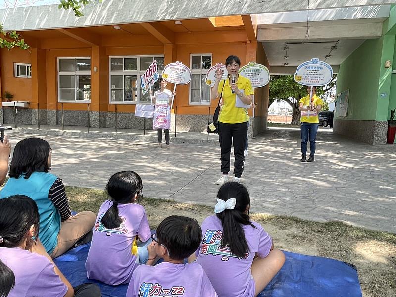 南興國小孩童參訪義竹鄉日照中心 老幼共學歡笑滿滿
