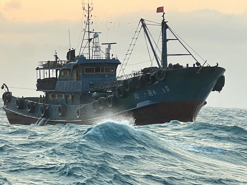 第三(台中)海巡隊於113年3月26日驅離越界大陸漁船。