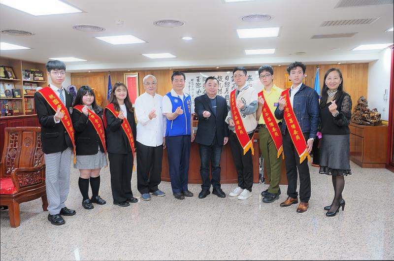 慶祝中華民國113年青年節 社會優秀青年與市長有約  聚焦推動科技城市！