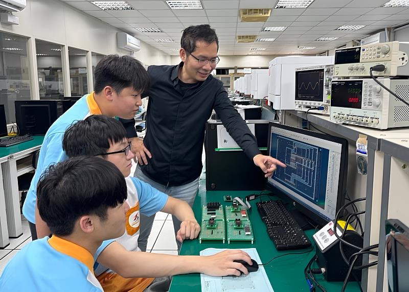 北分署積極建構職能基準，47種職類自辦訓練課程中，iCAP認證通過率達8成，嚴格把關職能基準，結訓學員成為企業搶手人才