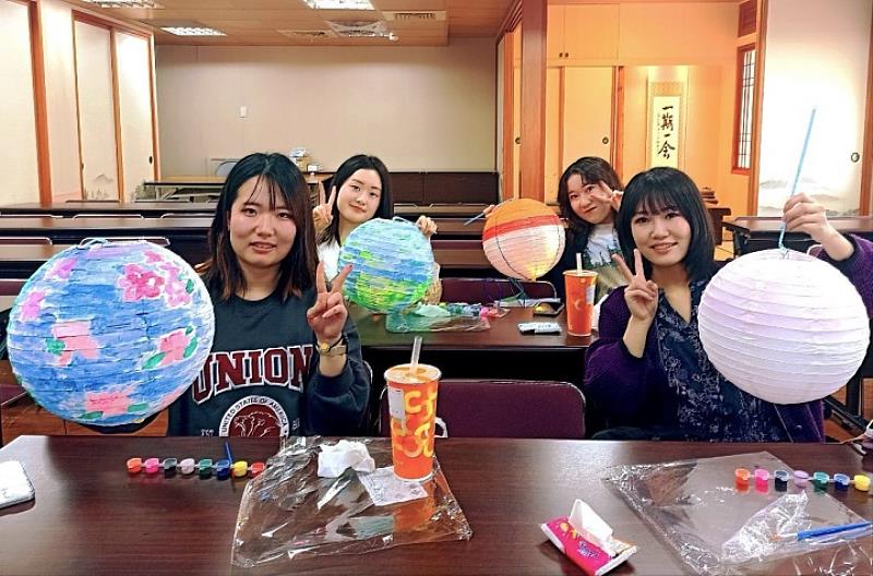 闊別五年再續姊妹校情誼！日本國立宮城教育大學赴華大交流  體驗台灣道地文化、小吃  