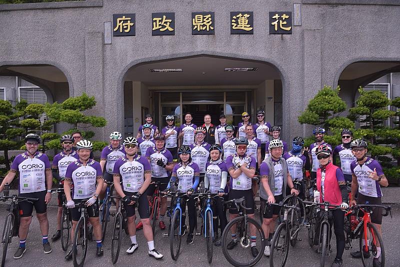 ANZCham Charity Bike Team with Deputy County Mayor Yen Hsin-Chang