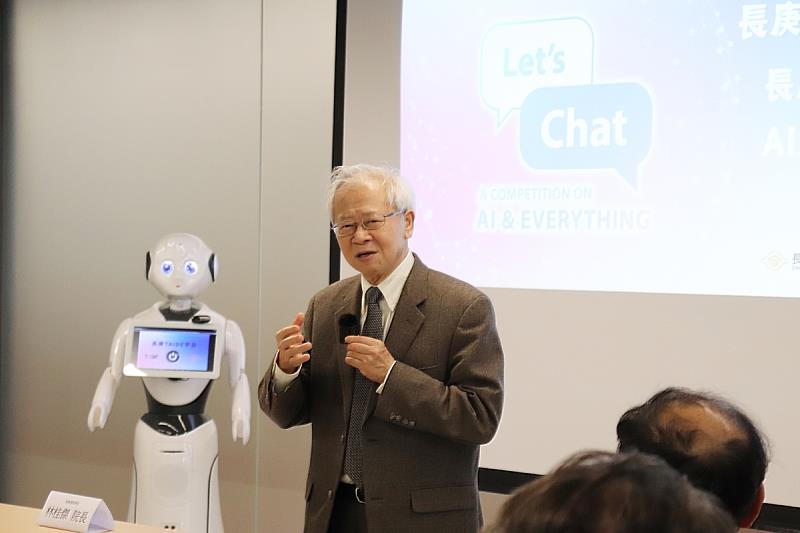 湯明哲校長認為新世代人人都應具備駕馭AI的能力。