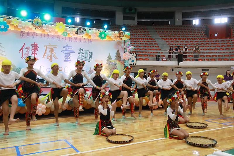 臺東慶祝113年兒童節及表揚484位模範兒童  饒慶鈴致力營造兒童友善環境