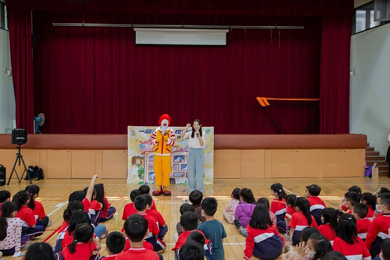 高市長偕同麥當勞叔叔擔任洗手大使