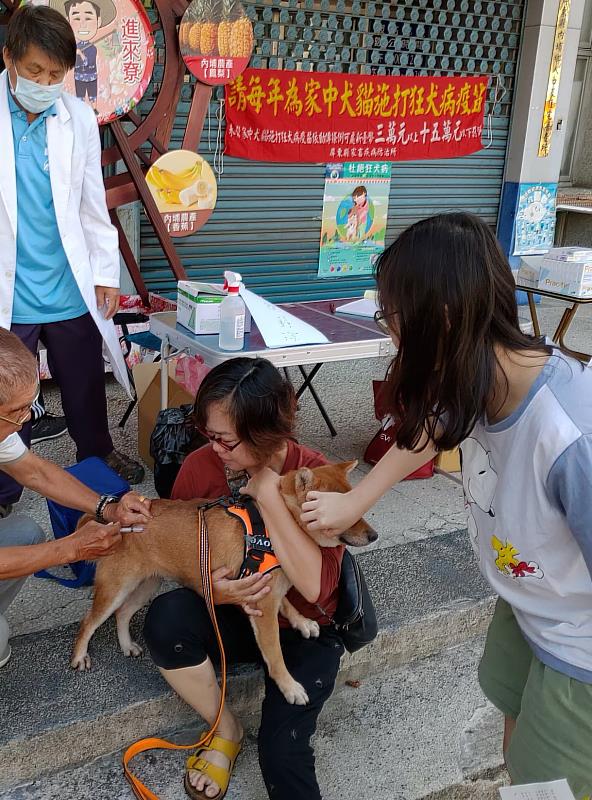 屏東縣動物防疫所舉辦犬貓狂犬病疫苗巡迴注射活動