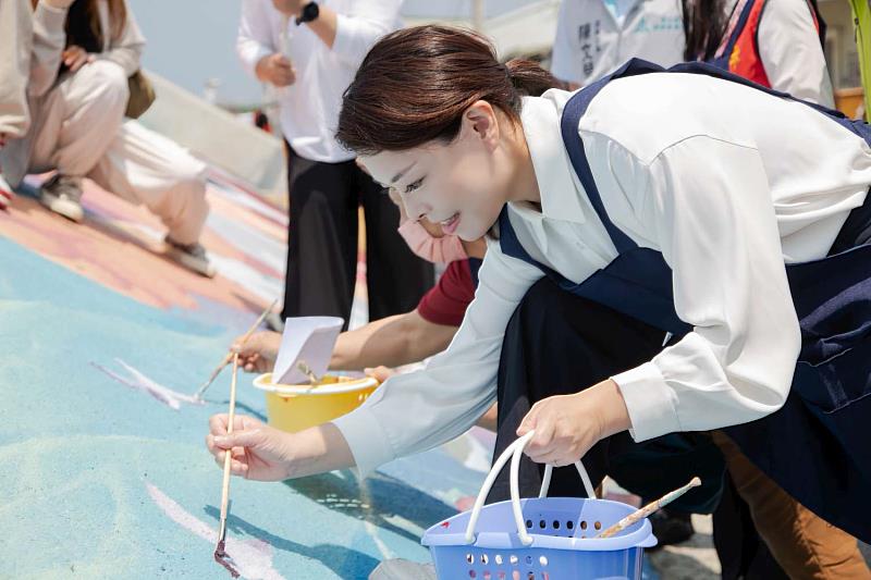 高市長繪畫中