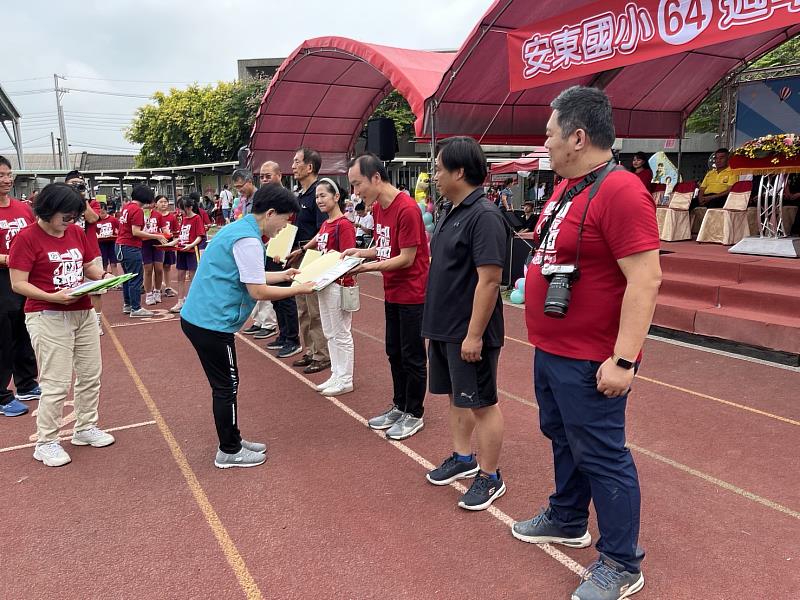 安東國小創校64週年校慶 新建人工草地運動場啟用