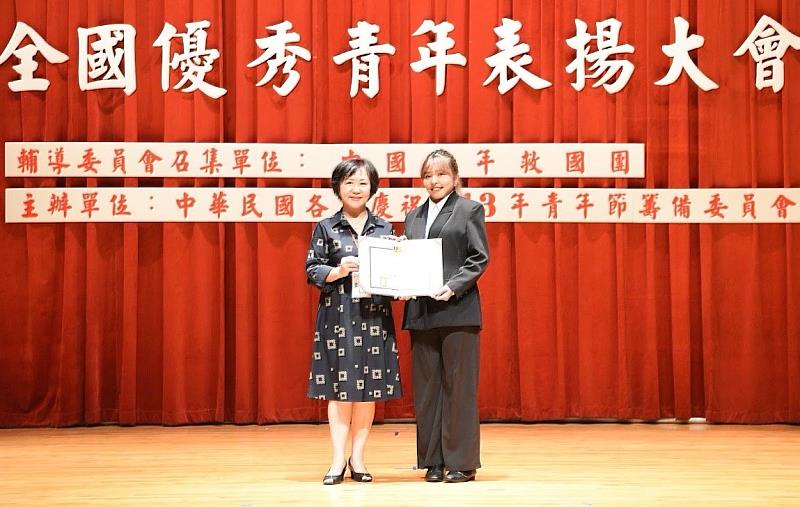 元培醫放系學生蔡佳珈榮獲113年全國大專優秀青年殊榮